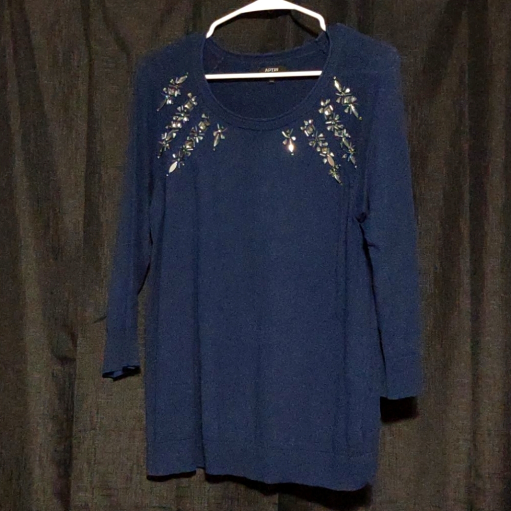 Med Apt 9 navy 3/4 sleeve gem shoulder sweater